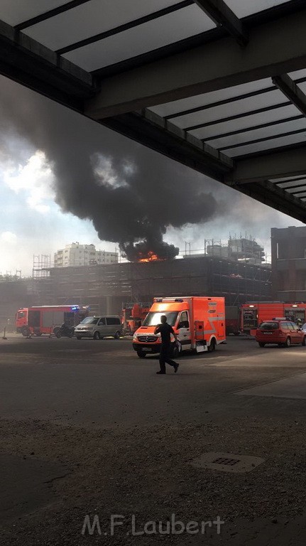 Feuer 2 Koeln Weidenpesch Scheibenstr Feuerwache 5 P06.jpg